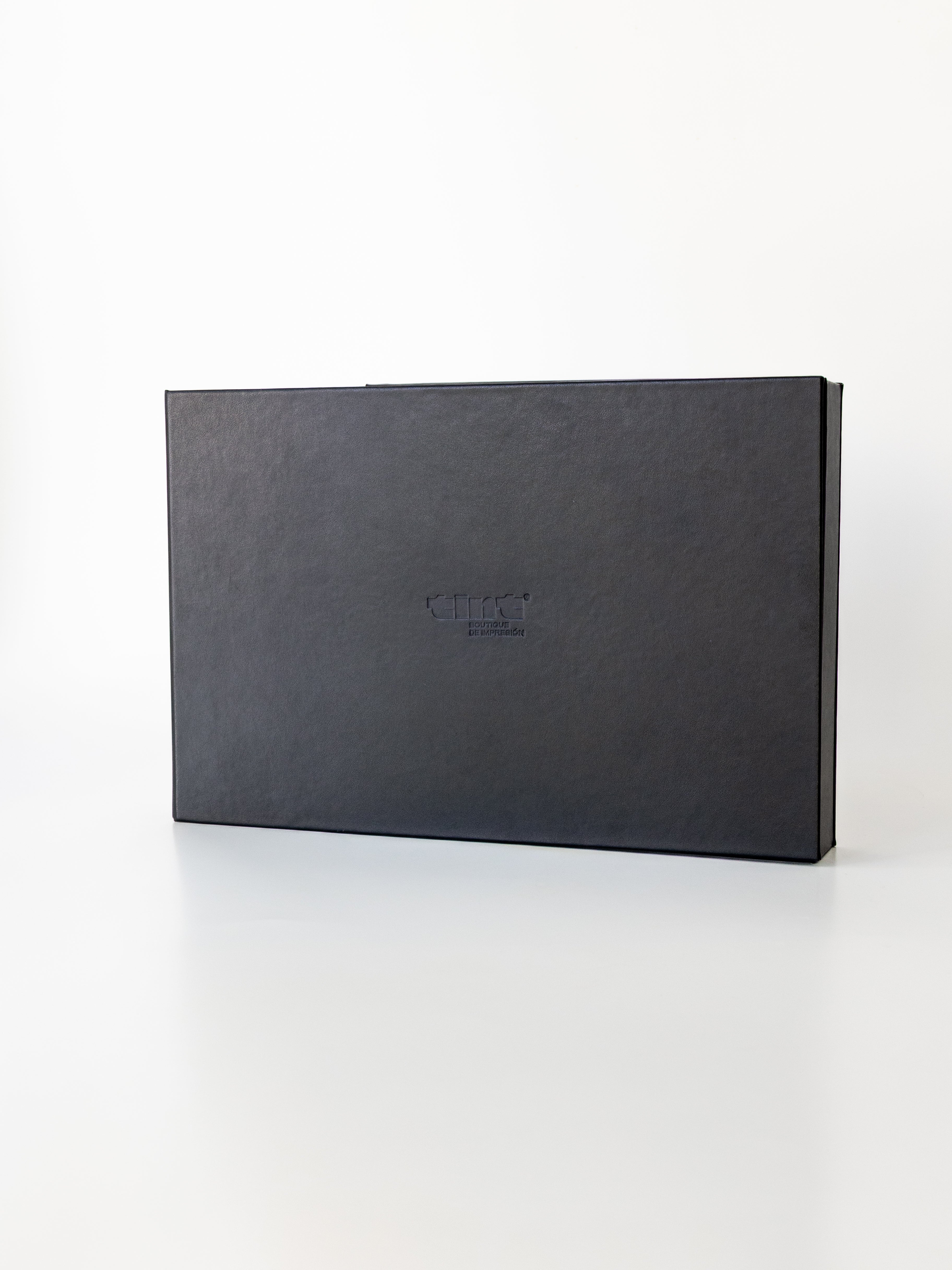 La primera impresión del proyecto: Por qué nuestras carpetas personalizadas son la mejor herramienta de ventas.